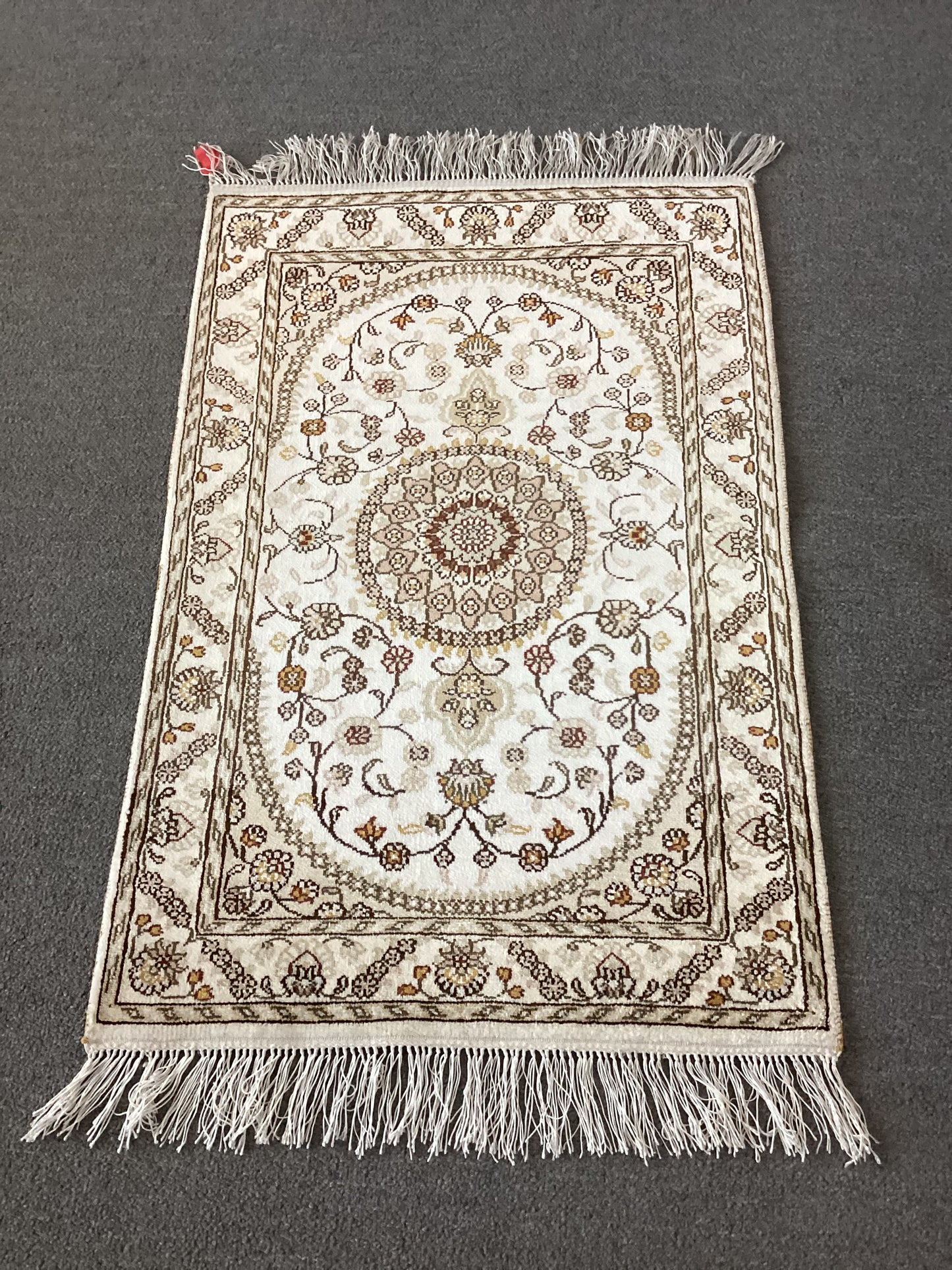 2x3 White Silk Rug