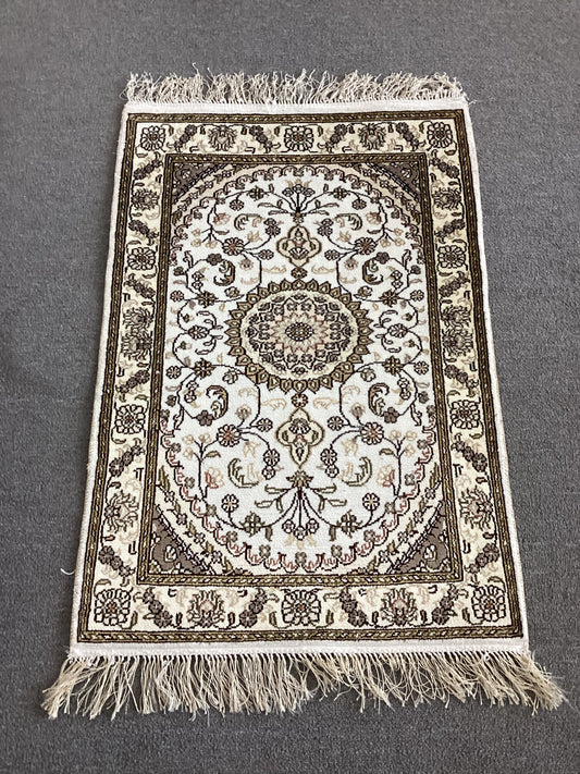 2x3 White Silk Rug