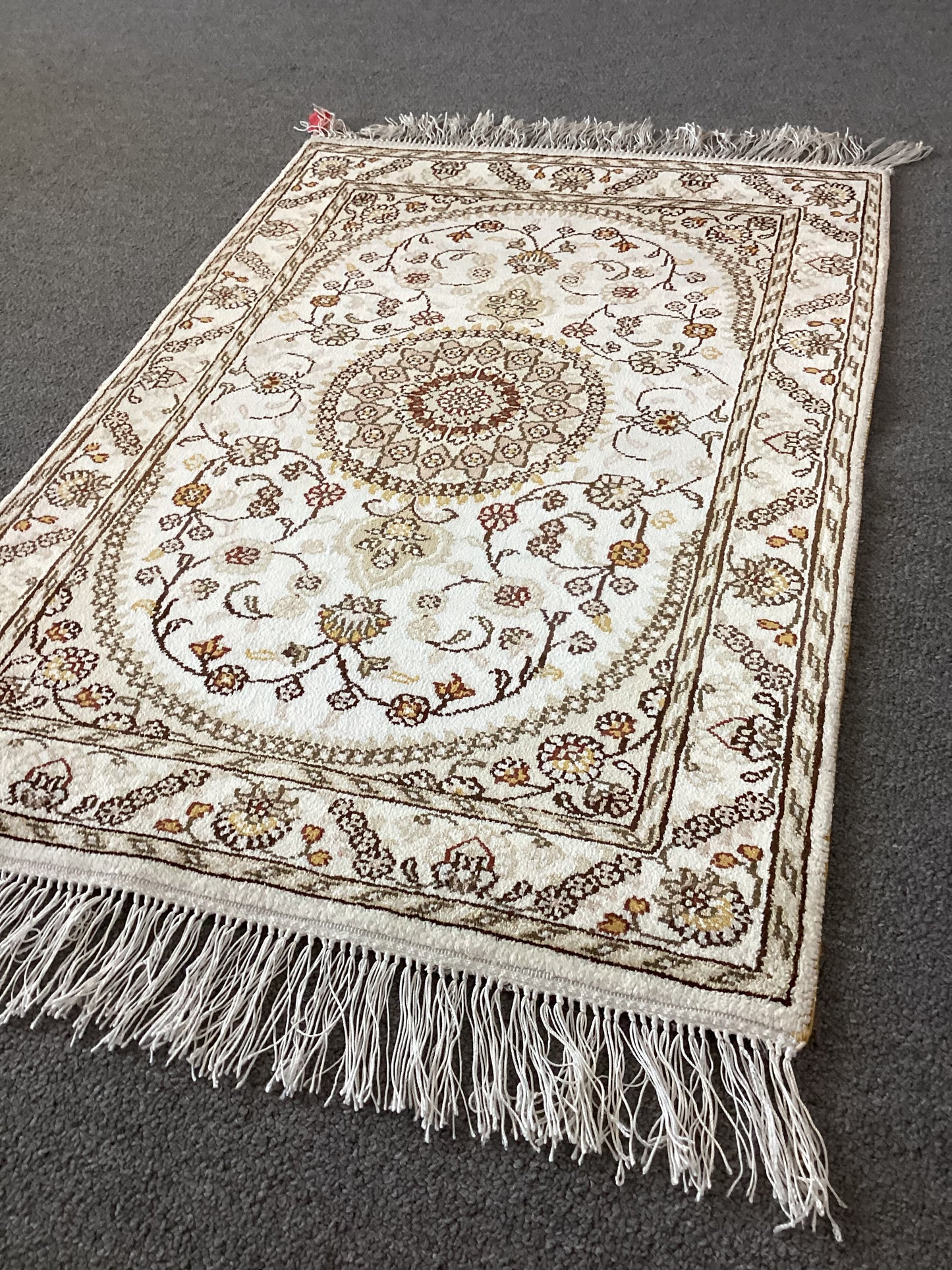 2x3 White Silk Rug