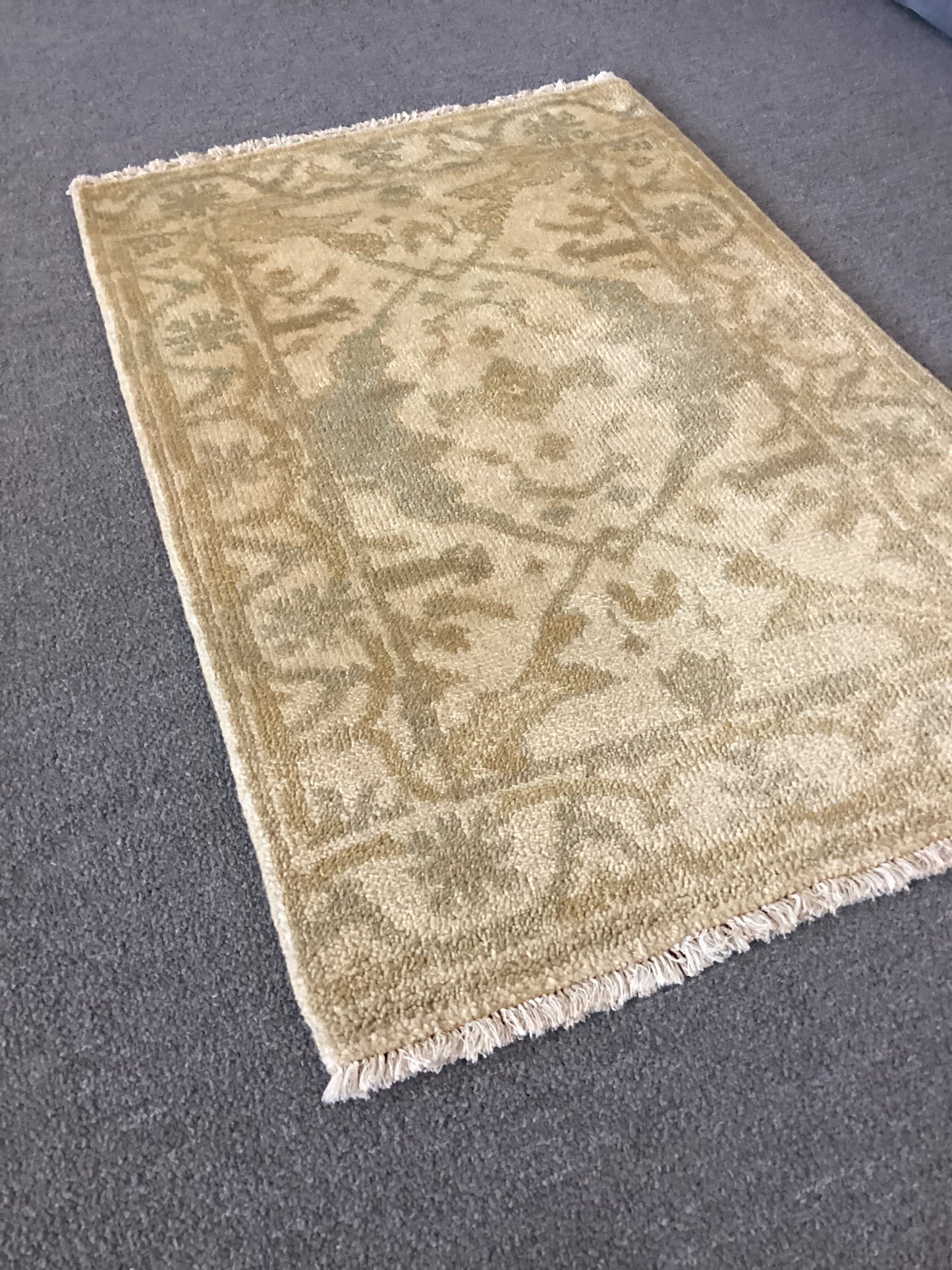 2x3 Ivory Turkish Rug