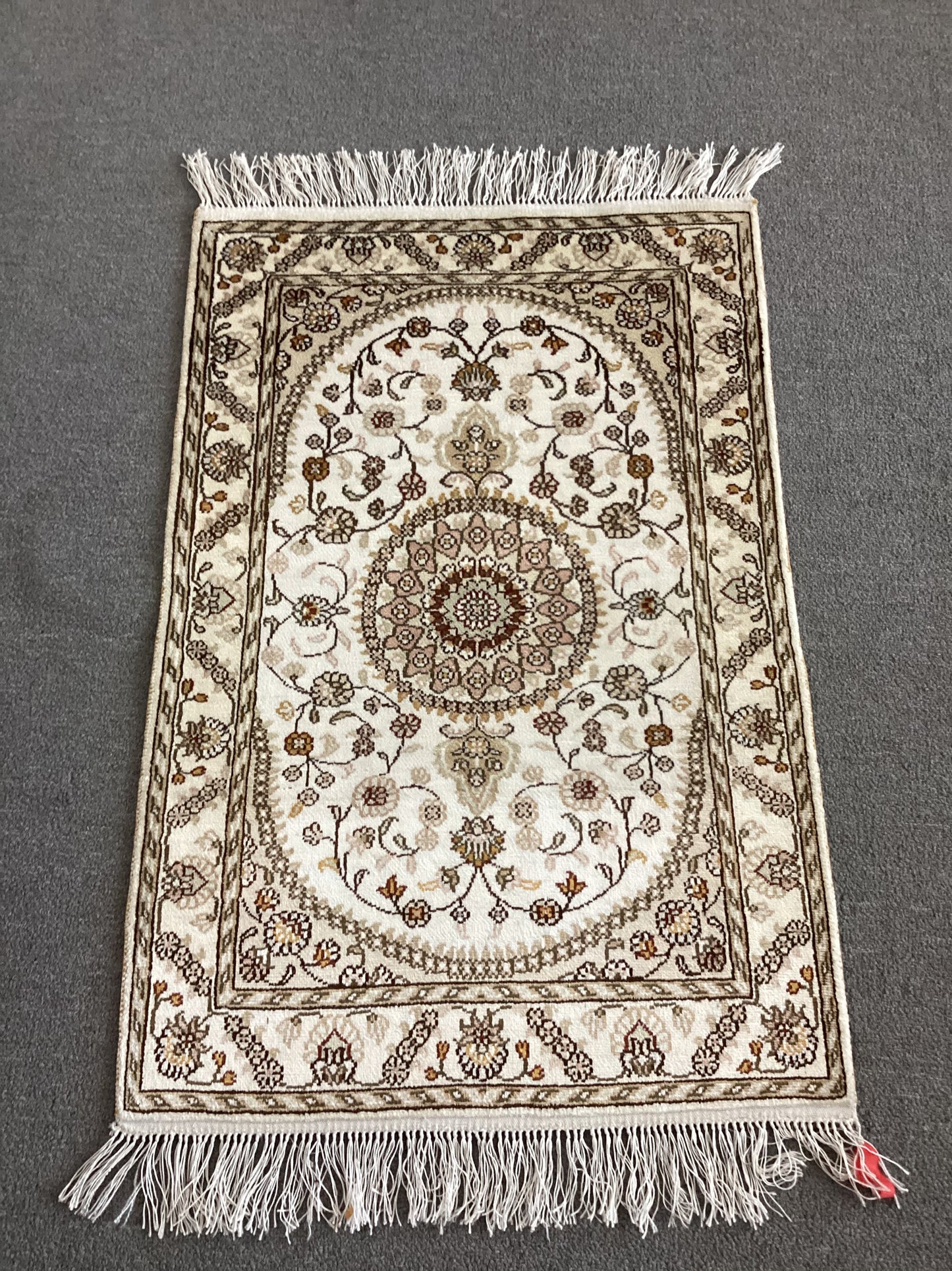 2x3 White Silk Rug
