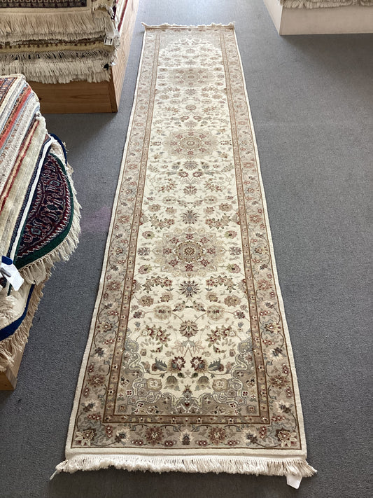 2’7 X 12 White Runner Rug