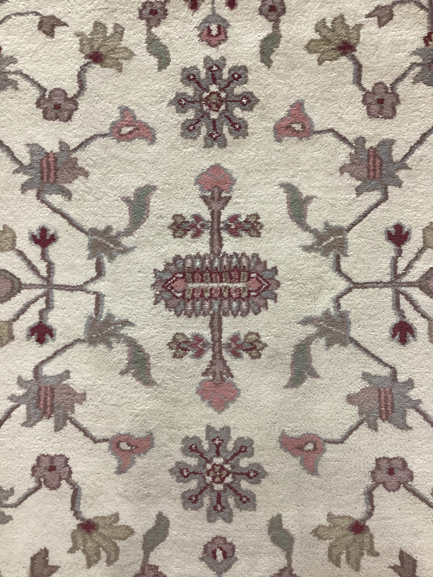 5’9 X 9’1 White Turkish Oushack Rug
