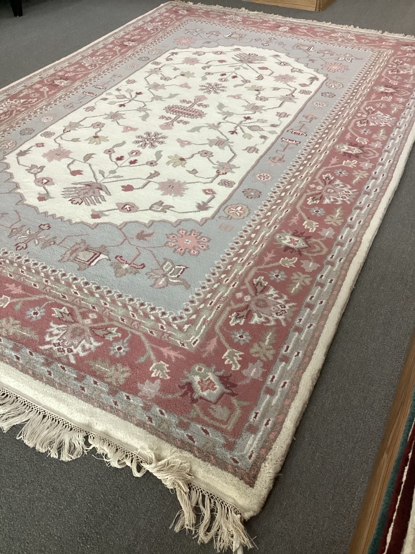 5’9 X 9’1 White Turkish Oushack Rug