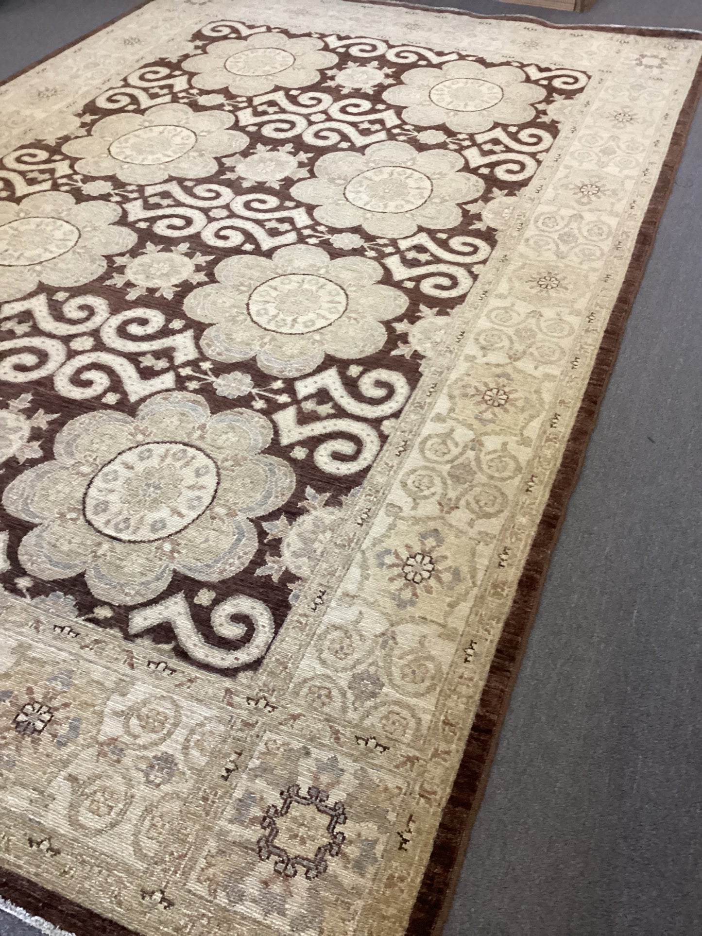 5’10 X 9’1 Brown Turkish Oushack Rug